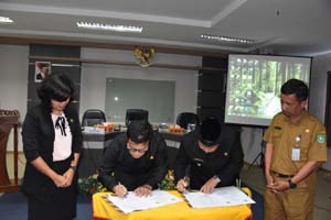 Bupati Amril Mukminin Teken MoU dengan Kejari Bengkalis